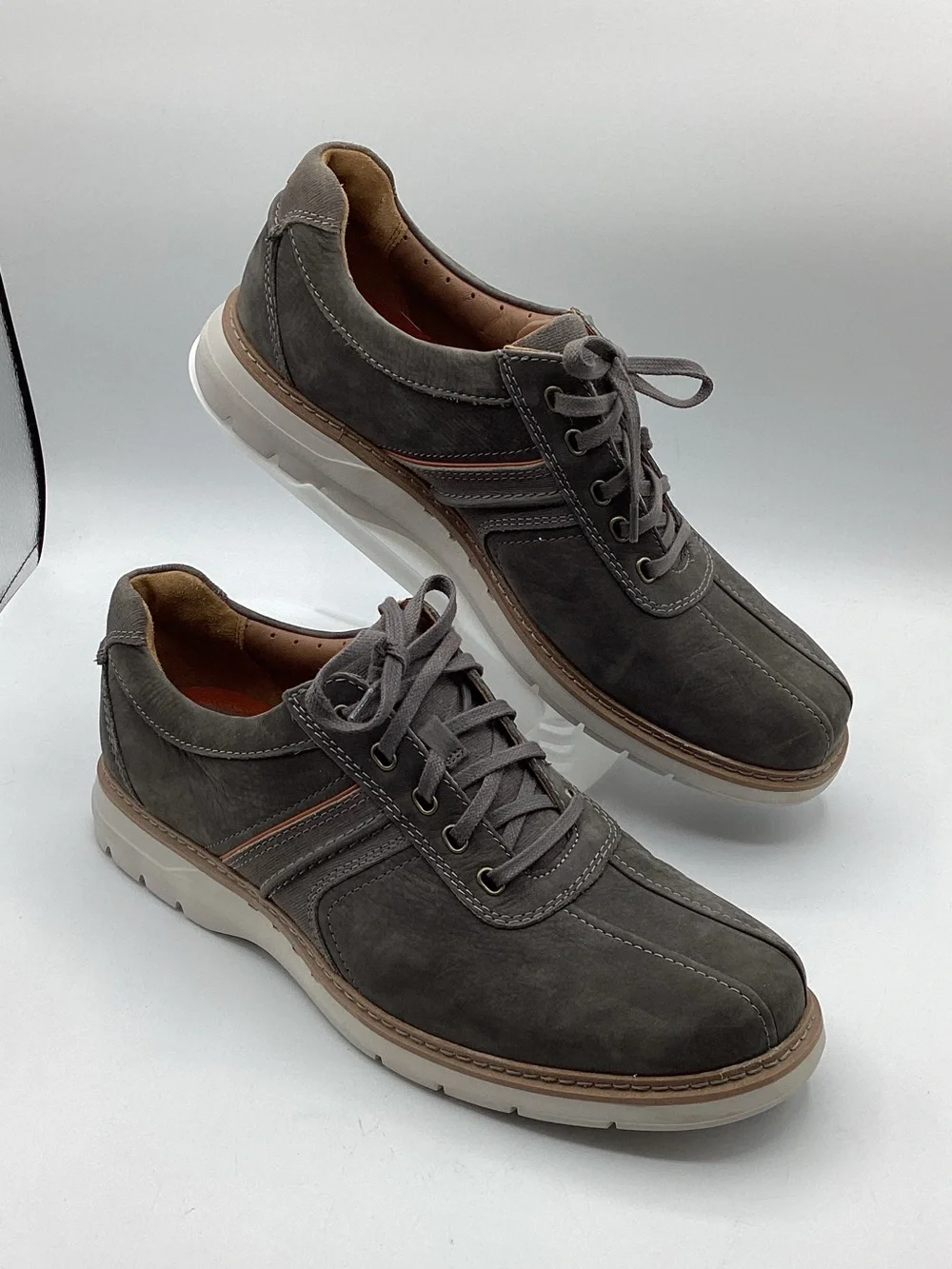 Clarks Men's Un Ramble Go Gray Suede Lace-Up Sneakers